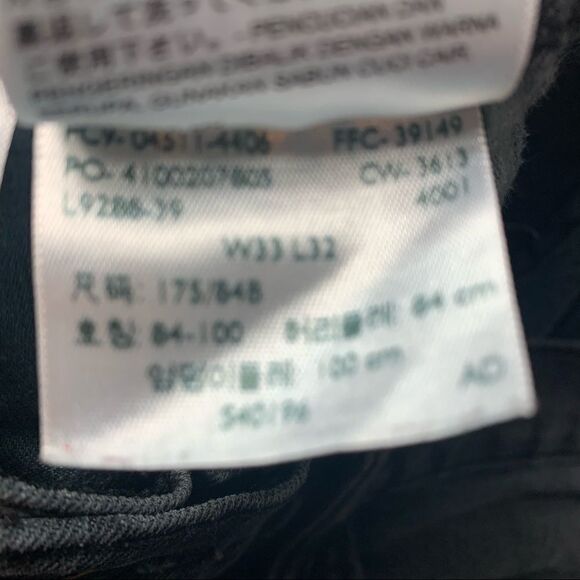 Levi’s Black Cut Off Shorts - Picture 8 of 9